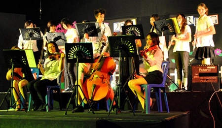 The band had the audience snapping their fingers along to the jazzy “Snap Song.”